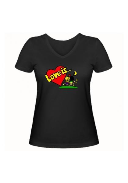 Женская футболка Love is... чёрная