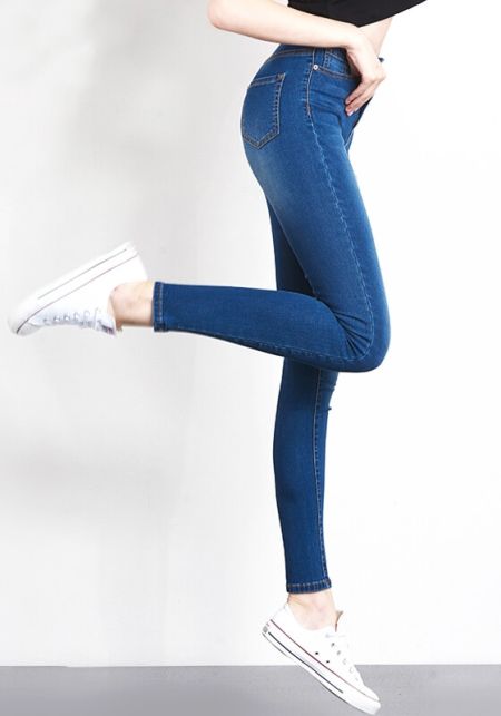 Вузькі жіночі джинси з високою посадкою