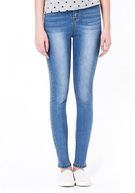 Узкие женские джинсы с высокой посадкой