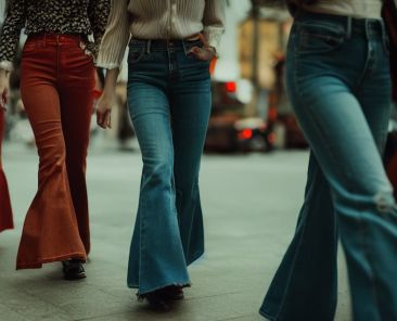жінки в джинсах кльош